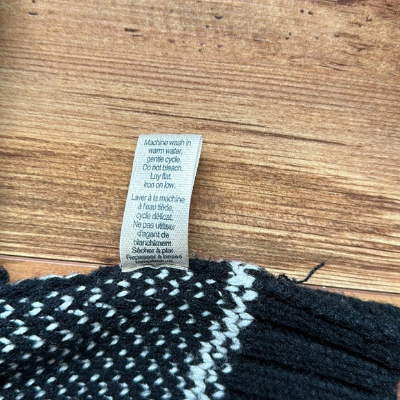 Cropped Sweater with B&W knit print - Picture 5 of 5